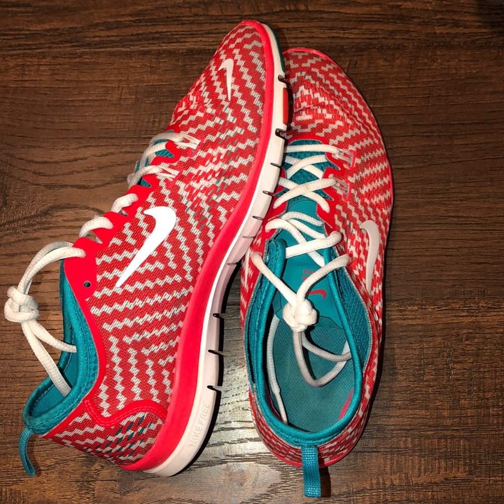 nike tennis shoes